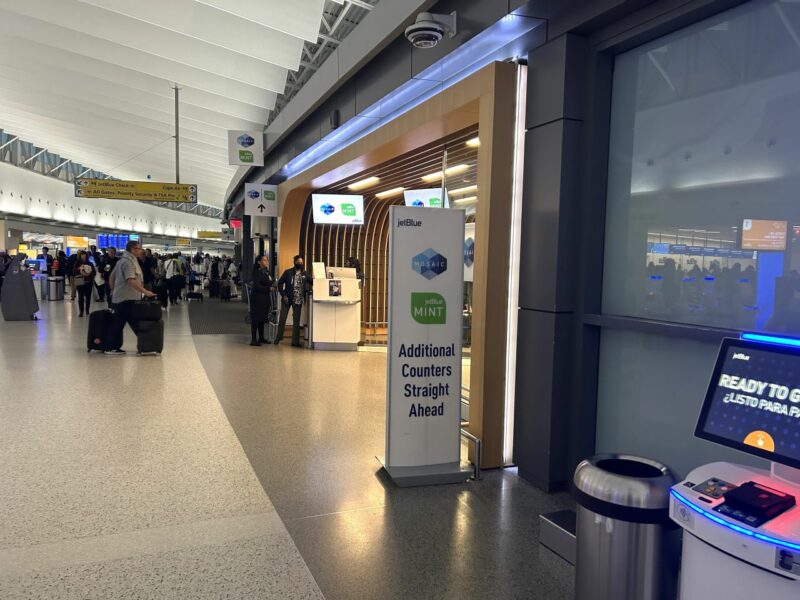 REVIEW Jet Blue Mint Suite A321LR New York JFK to London Heathrow Turning left for less