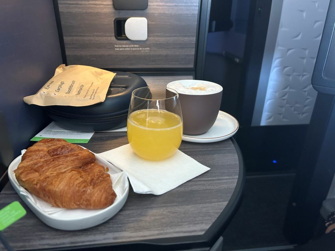 Jet Blue Mint JFK LHR croissant