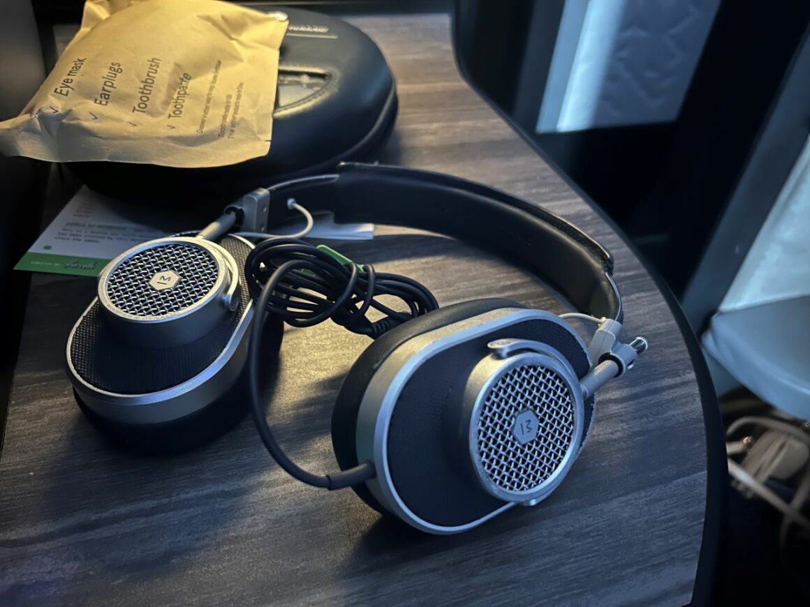 Jet Blue Mint JFK LHR headphones bose