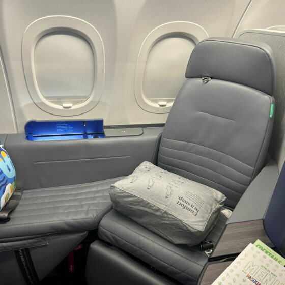 Jet Blue Mint Studio full seat