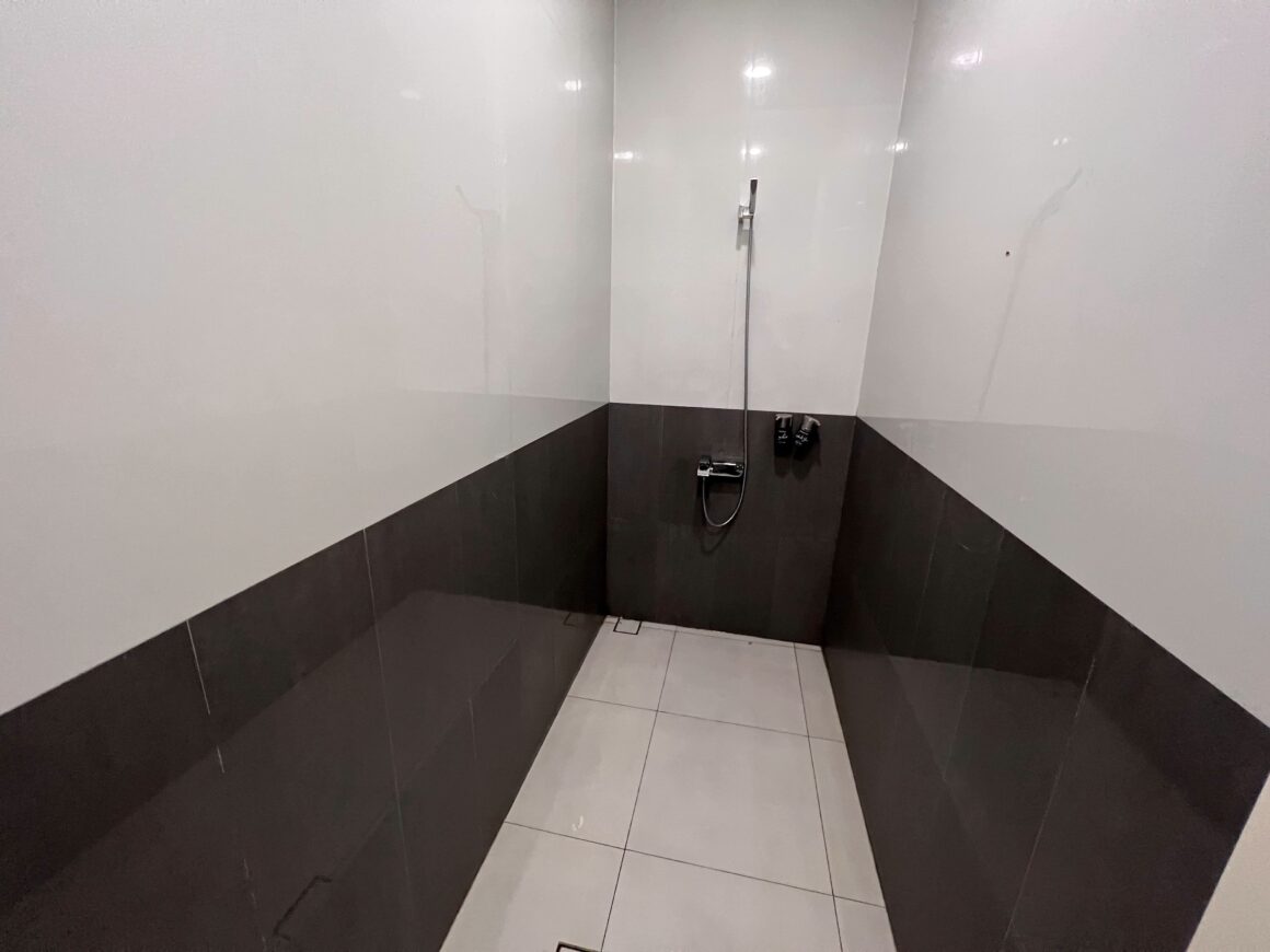 Gulf Air Lounge Shower