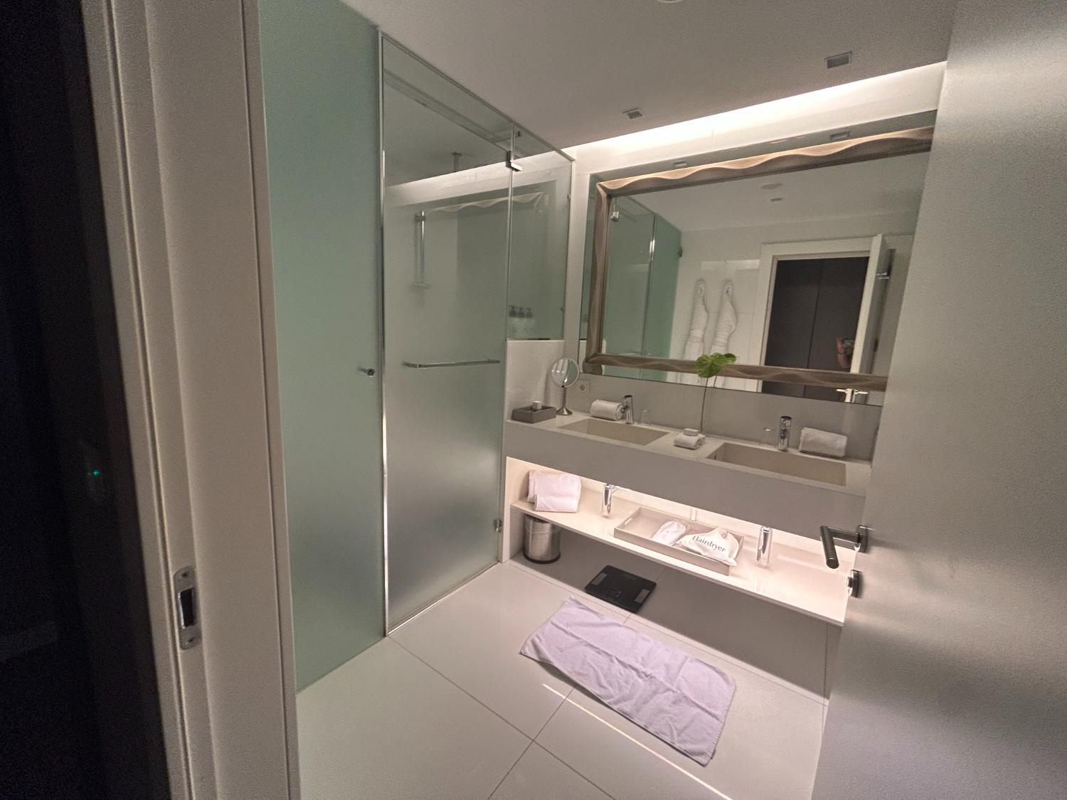 hotel review - Bathroom
