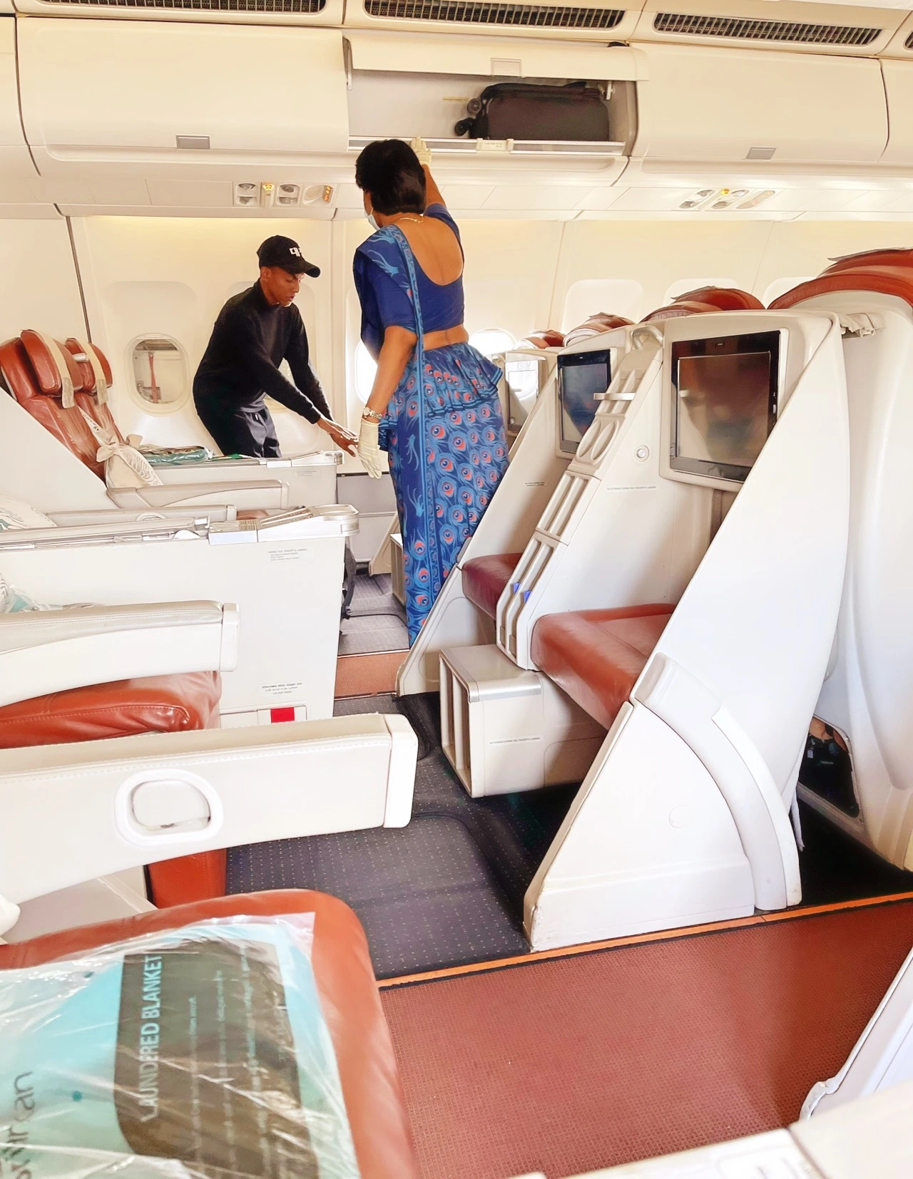 Jakarta – Colombo – Abu Dhabi. Sri Lankan Airlines Business Class