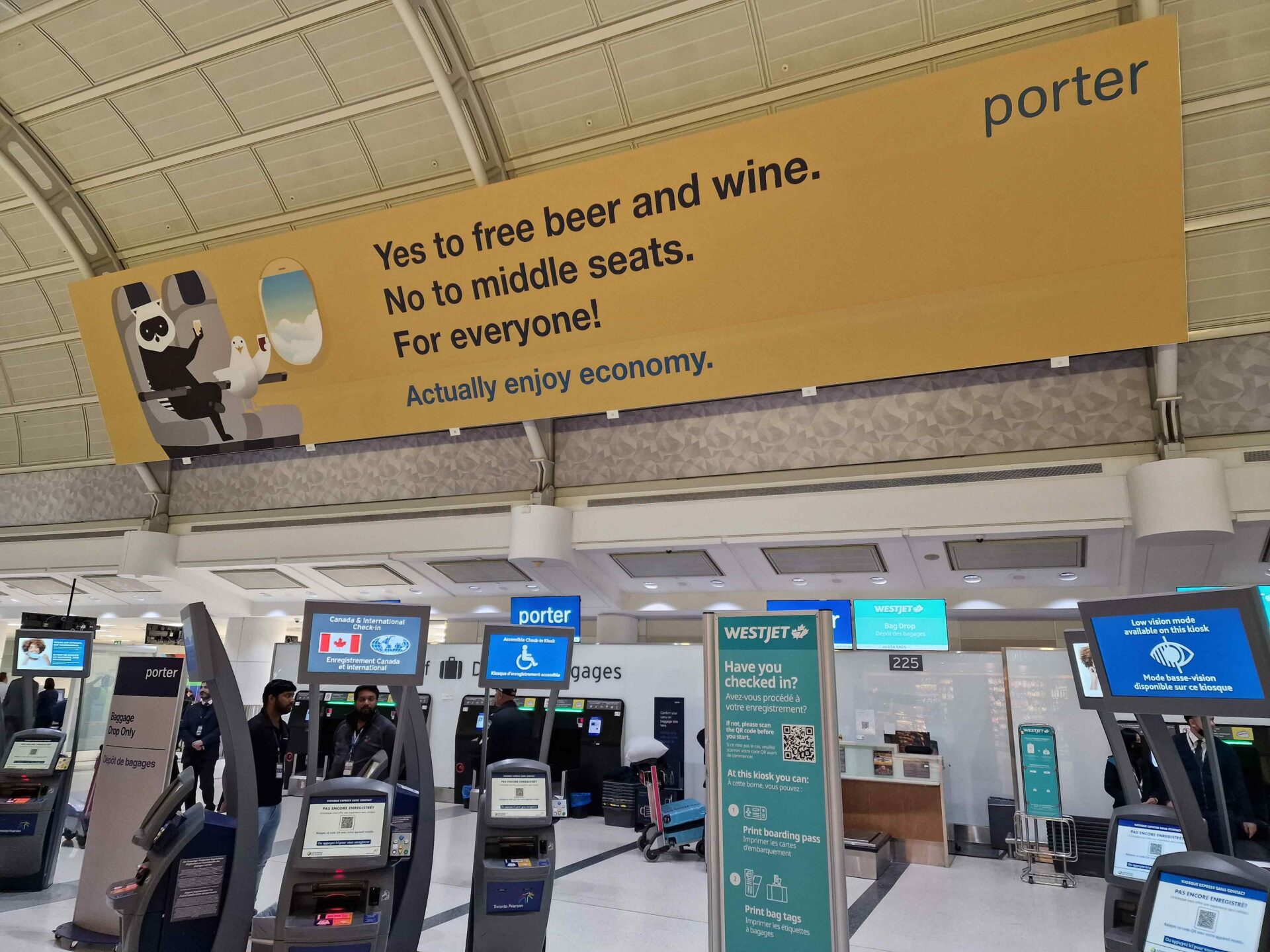 REVIEW: Porter E195-E2 Maiden Flight - Turning left for less