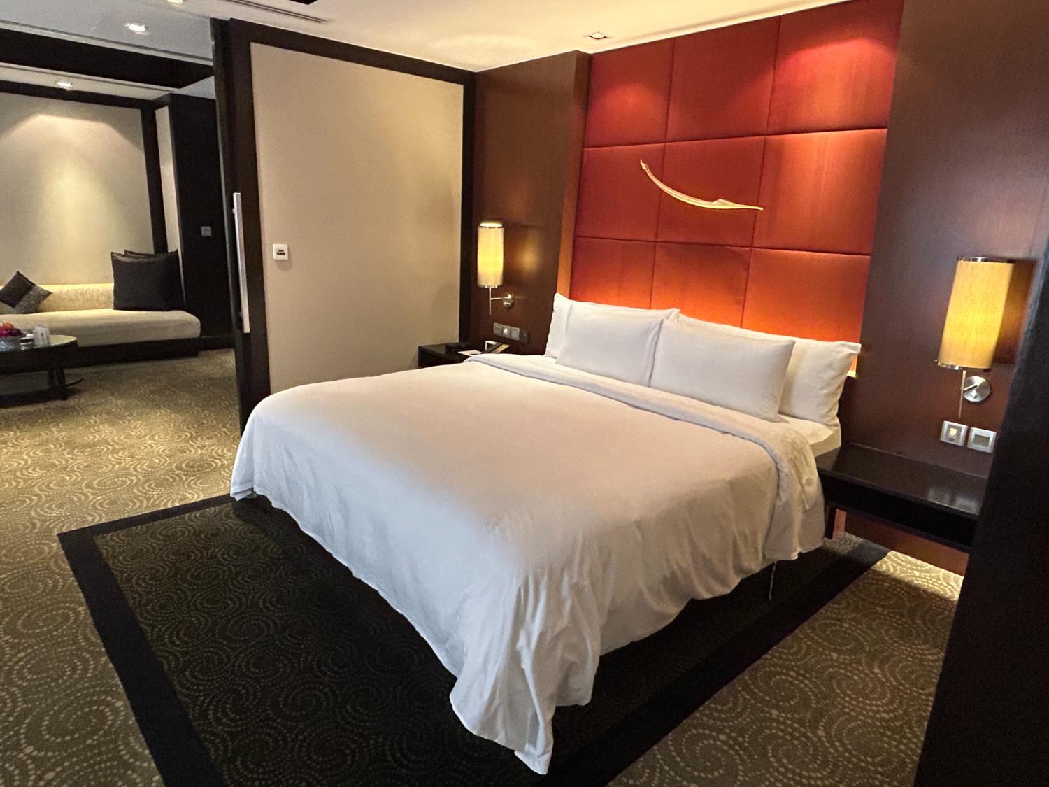 The queen size bed of Banyan Tree Hotel Bangkok